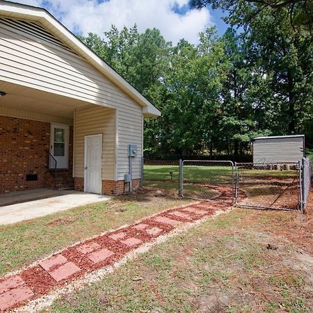 Pine Forest Zen Cottage - 10 Min To Fort Bragg فاييتفيل، كارولاينا الشمالية المظهر الخارجي الصورة